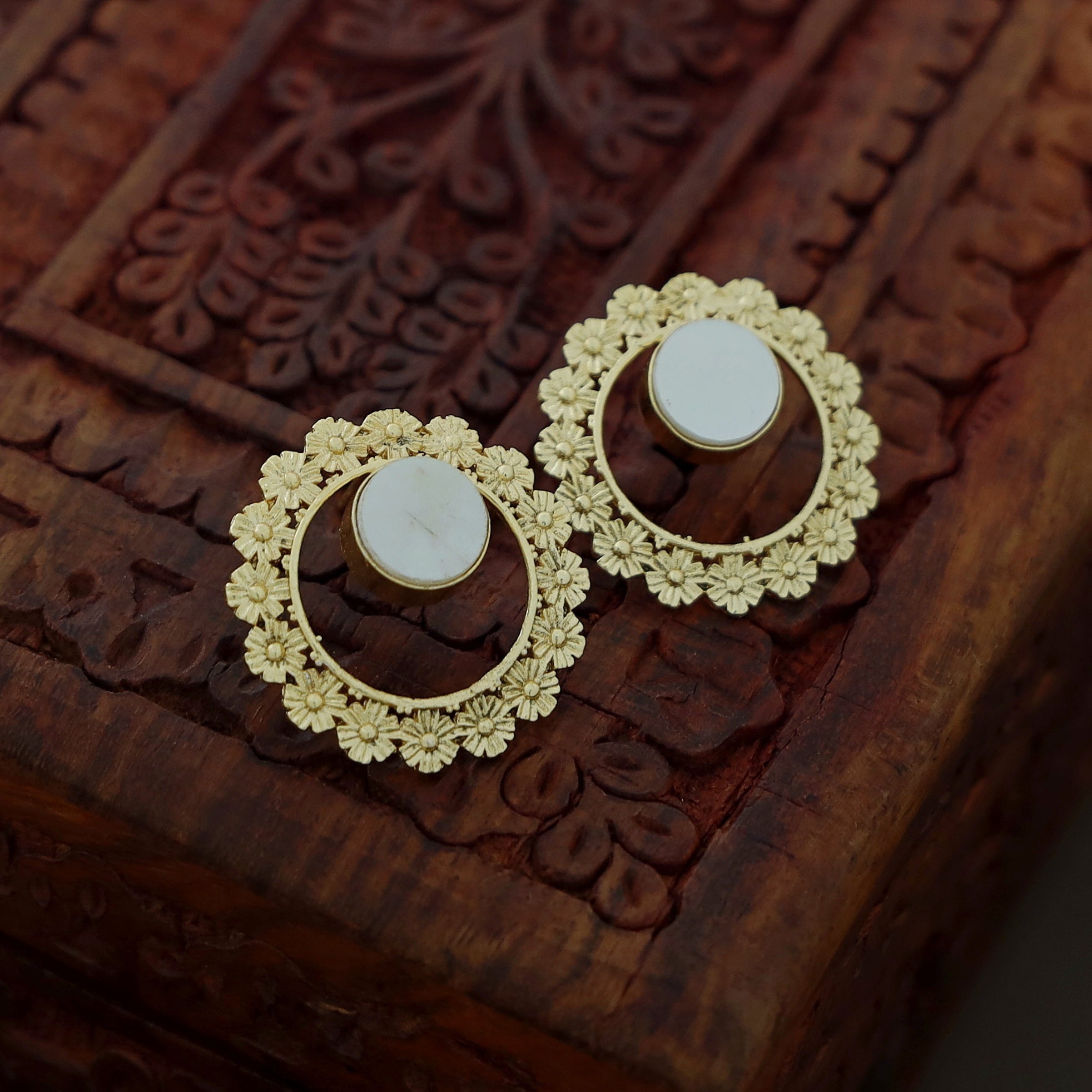 Golden Sanvi Carved Earring